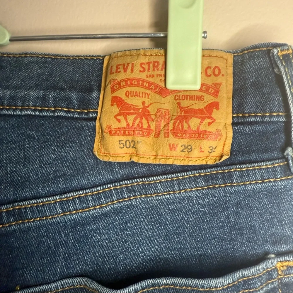 LEVI’S 502 TAPER FIT MEN'S JEANS SZ/ 29X32 In excellent condition